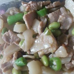 荸荠毛豆炒肉的做法[图]