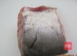 蒜子鲶鱼的做法图解1