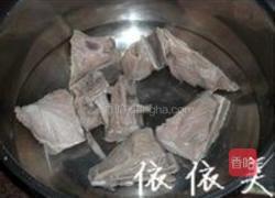 老黄瓜眉豆猪骨汤的做法图解1