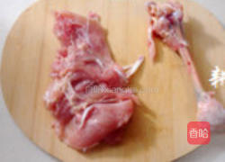 草菇炒鸡腿肉的做法图解3