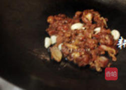 草菇炒鸡腿肉的做法图解7