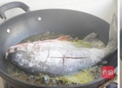 金橘烧鲳鱼的做法图解3
