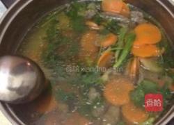 胡萝卜猪肝汤的做法图解1