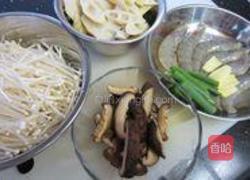 竹笋双菇烧大虾的做法图解1