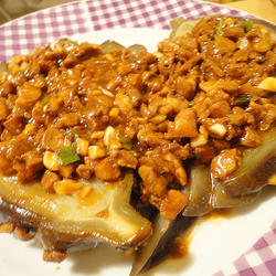 蒜香肉丁蒸茄子的做法[图]