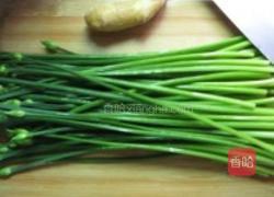 墨鱼仔韭菜花的做法图解1