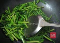 墨鱼仔韭菜花的做法图解8