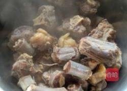 土豆烧牛尾的做法图解1