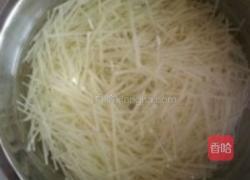 土豆丝炒芹菜的做法图解1