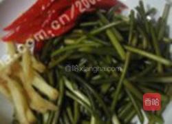 泡椒蒜苗爆炒猪心的做法图解2