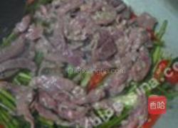 泡椒蒜苗爆炒猪心的做法图解3