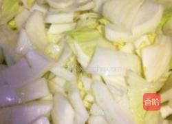 大白菜炒肥肠的做法图解1