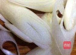 大白菜炒肥肠的做法图解3
