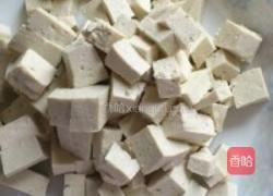 香椿拌老豆腐的做法图解1