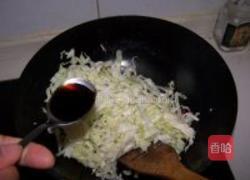 卷心菜炒猪耳丝的做法图解6