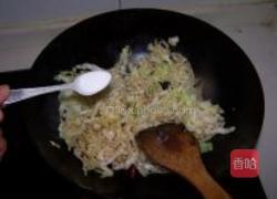 卷心菜炒猪耳丝的做法图解7