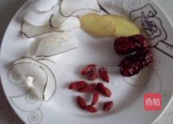 海底椰双菇母鸡汤的做法图解1