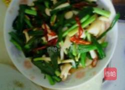 蒜苗炒大头菇的做法图解1