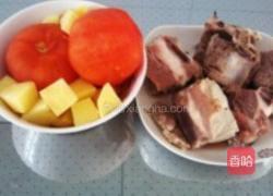 番茄土豆炖牛排骨的做法图解1