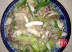 大葱鱿鱼炒肉的做法图解3