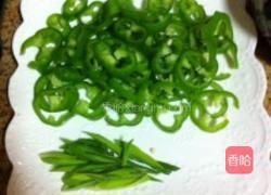 辣椒炒面筋的做法图解3