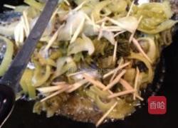 酸菜焖鱼的做法图解3