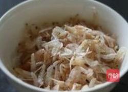 虾皮炒紫甘蓝的做法图解2