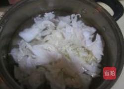 大葱炒白菜木耳的做法图解2