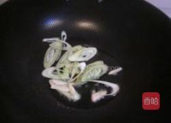 大葱炒白菜木耳的做法图解3