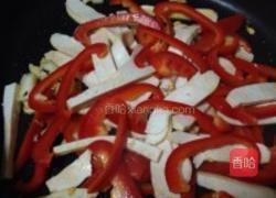 红椒炒方干的做法图解3