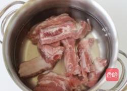 酸菜排骨炖粉条的做法图解2