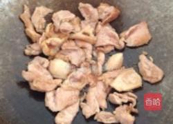 肉片炒芥兰的做法图解3