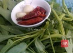 炝炒空心菜的做法图解1