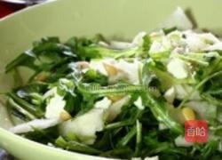芝麻菜香梨乳酪松子沙拉的做法图解1