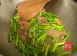 培根炒蒜苗的做法图解2