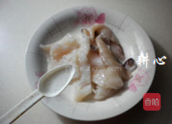 鲜鱿草菇的做法图解3