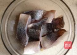 香煎鲈鱼配番茄奶油汁的做法图解2