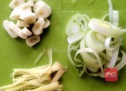 芹菜炒胡萝卜的做法图解3