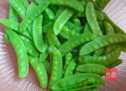 云南腊肠炒扁豆的做法图解1