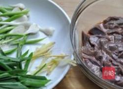 青蒜炒猪肝的做法图解2