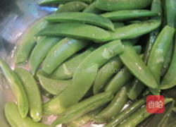 橄榄油炒甜豆的做法图解1