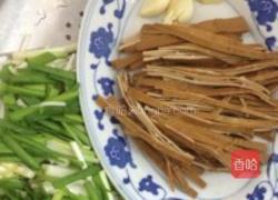 韭黄炒豆干的做法图解1