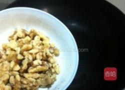 核桃海蜇拌菠菜的做法图解4