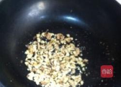 核桃海蜇拌菠菜的做法图解5