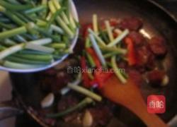 腊肠炒蒜苗的做法图解4
