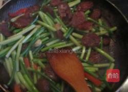 腊肠炒蒜苗的做法图解6