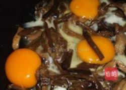 茶树菇炒土鸡蛋的做法图解1