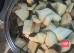大蒜烧茄子的做法图解1