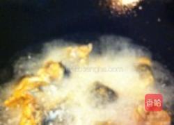 干锅大虾牛蛙的做法图解1