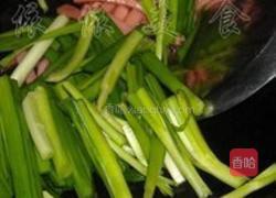 韭菜炒午餐肉的做法图解3